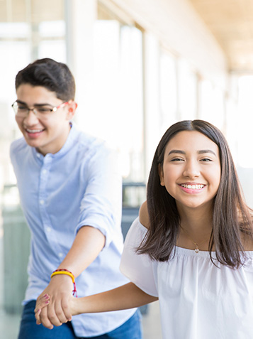 The Difference Between Clear Braces and Clear Aligners